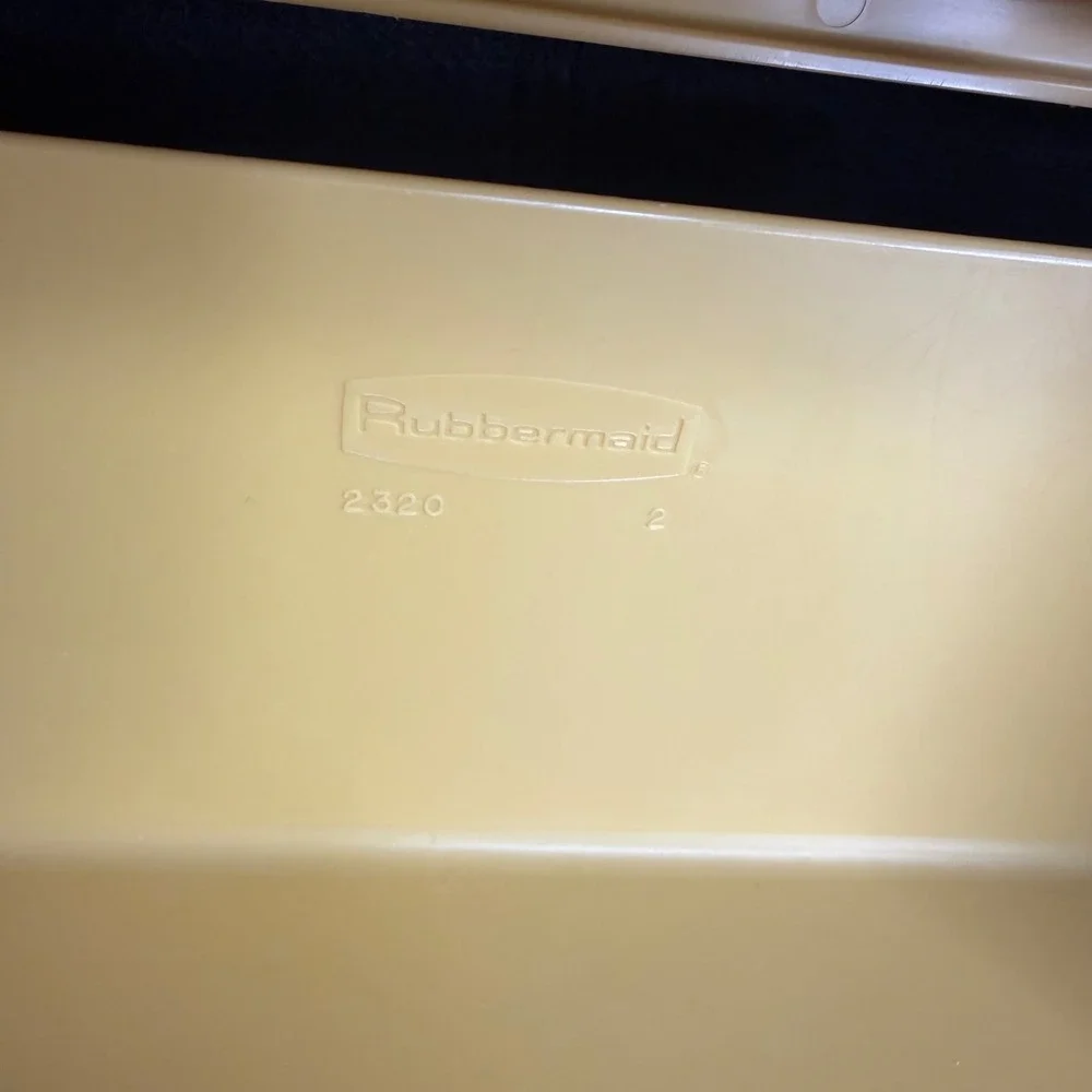 Rubbermaid vintage 1981